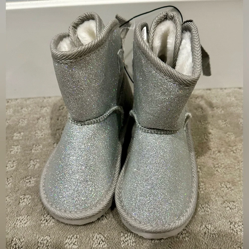 NEW Toddler Girls Bow Winter Boots Size 9 Flat Heel Faux Suede Cozy Pull On Gray